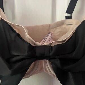 Victoria's Secret Black and Cream Bow Bra